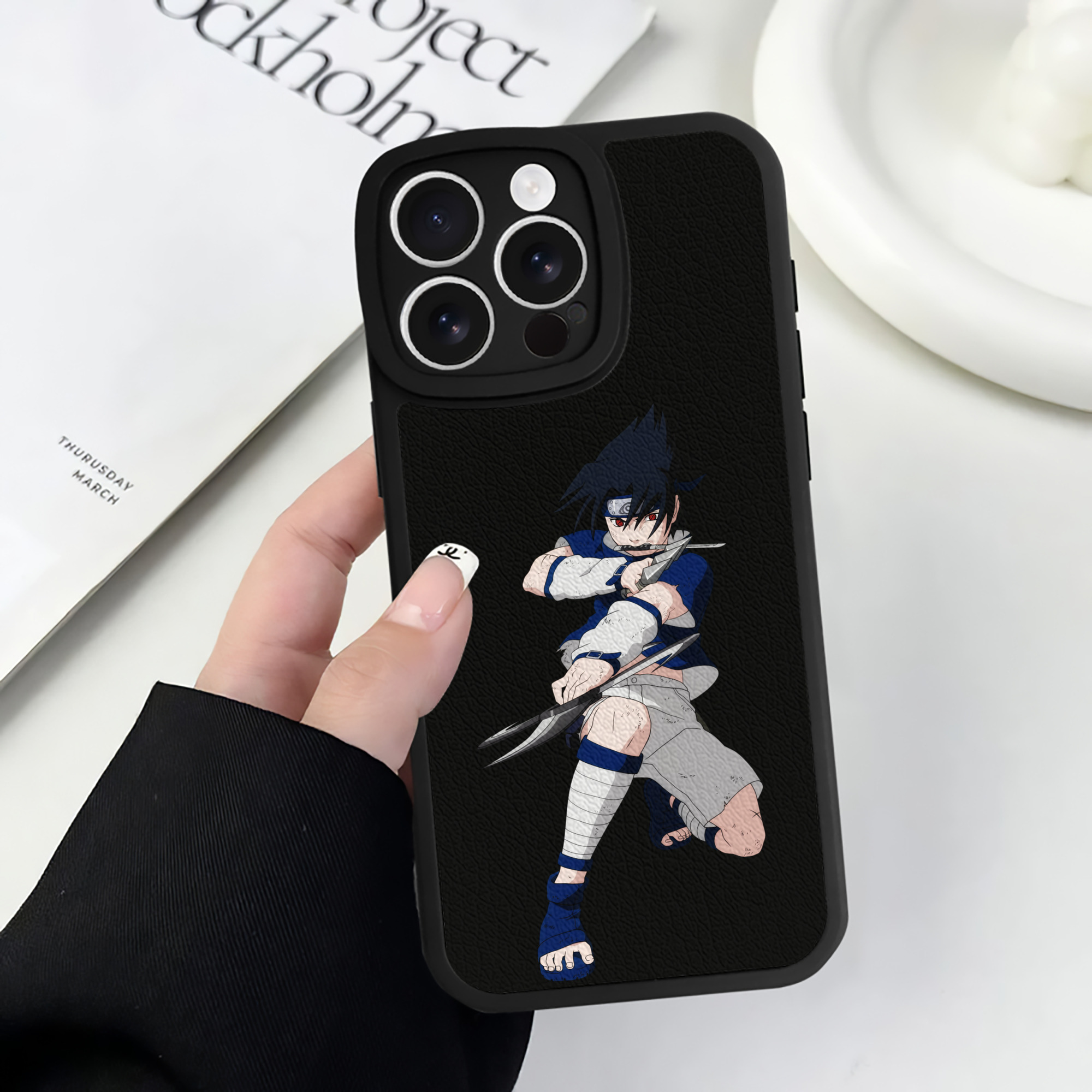 （画像用） NARUTO -ナルト- うちは サスケ Uchiha Sasuke 【iPhone 16シリーズ対応】シリコンスマホケース（レザー調） 材質：シリコン